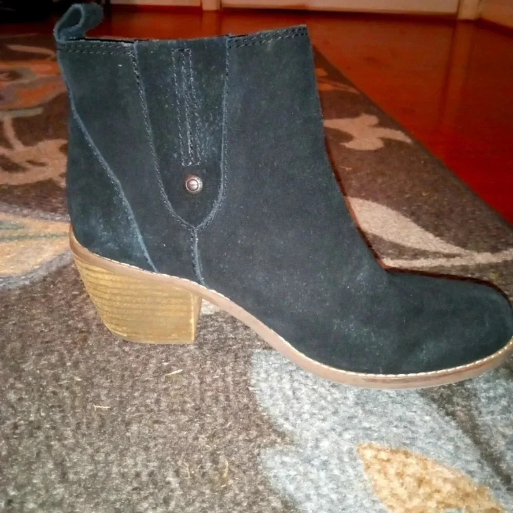 2/$25 Calvin‎ Klein Booties Women's 7 Black Ankle